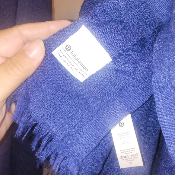 Lululemon  Wool blue blanket scarf - Picture 3 of 4